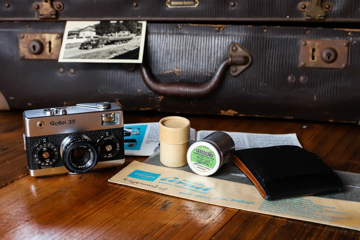 camera, old camera, lens, reporter, to travel, documentation, photographer